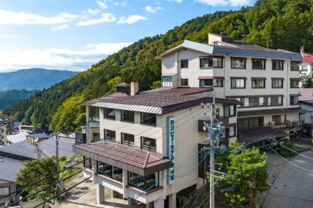Nozawa View Hotel Shimataya Отели рядом с достопримечательностью «Nozawa Onsen Karasawa Ski Center»