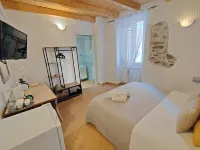 Holmann Suite & Rooms Hotele w: Olbia