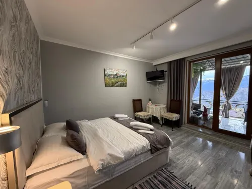 Sunny Village Hotel - Homestays