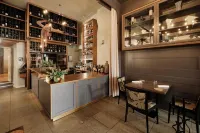 CRU Hotel