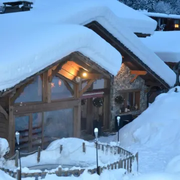 Hôtel et Chalet Au Coin du Feu Chilly Powder Hotels near Plateau