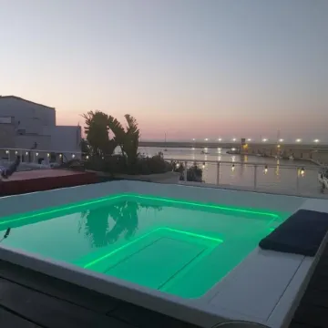 Al Console Luxury Suite