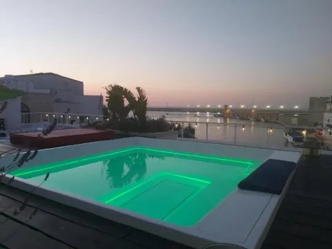 Al Console Luxury Suite