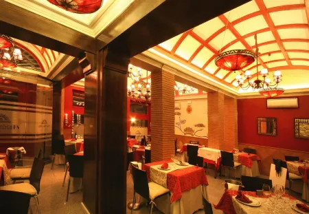 Hotel Florida Отели рядом с достопримечательностью «Парк Фелипе II»