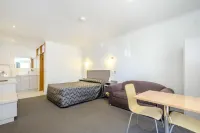 Werribee Motel and Apartments Hotels in Point Cook