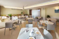 Zeus Hotel - Aparthotel - Meeting & Congress Hotels in Carrubazza-Motta