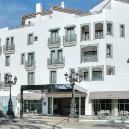 Boutique Hotel B51 Отели рядом с достопримечательностью «Пуэрто-Банус»