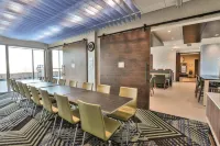 Holiday Inn Express & Suites Nashville Metrocenter Downtown