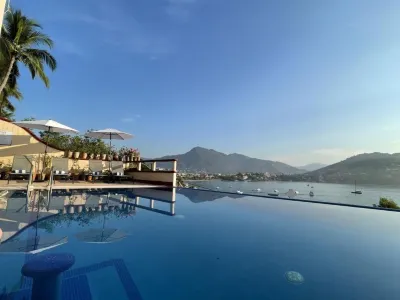 Villa del Pescador Hotels near Playa la Ropa
