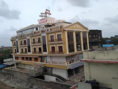 Hotel Grandeur Hotel a Valsad
