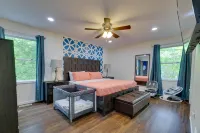 2 Game Rooms! Family Poconos Home 9 Mi to Slopes - parking