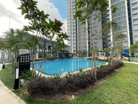 121 Residences by The Homez Near One Utama, Starling Mall, Atria Отели рядом с достопримечательностью «The One Academy»