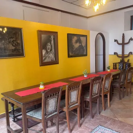 Old Courtyard Hotel Отели рядом с достопримечательностью «Площадь Васко-да-Гама»