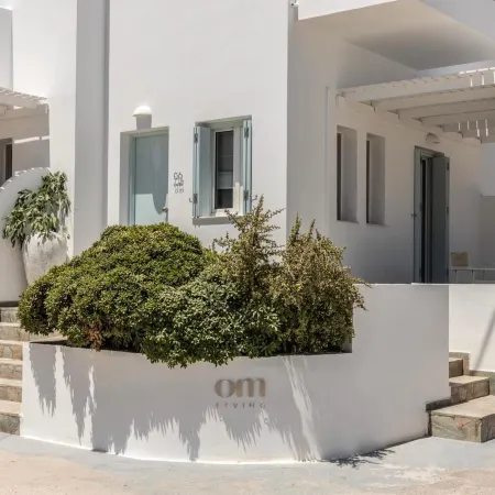 Om Living Milos Отели рядом с достопримечательностью «Пляж Поллония»