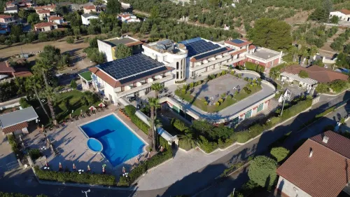 Unico Serrone Palace