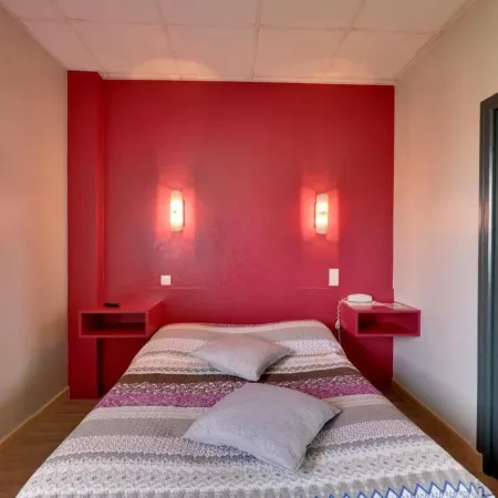Logis Auberge des Vieux Chenes Отели в г. Мальмор
