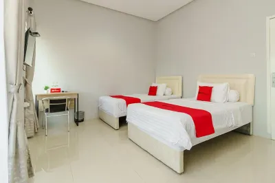 RedDoorz @ Jalan Demang Lebar Raya Palembang Hotels near Public Library of South Sumatera