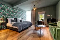 Landhaus Flottbek Boutique Hotel Hotels near Fink II U-Boot-Bunker