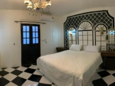 At Night โรงแรมในชุมพร