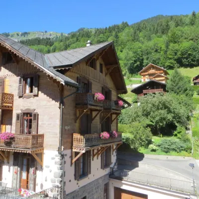 Hotel Suisse Hotels near Tour