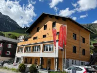 Mountain Lodge Sedrun Hotels near Basecamp Andermatt
