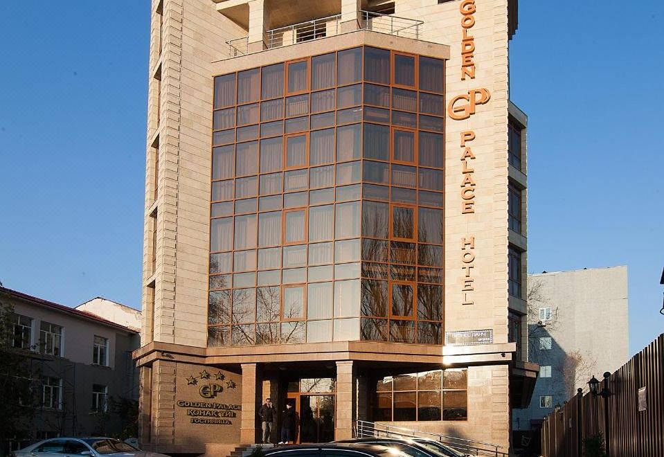 Golden Apartments - Housity