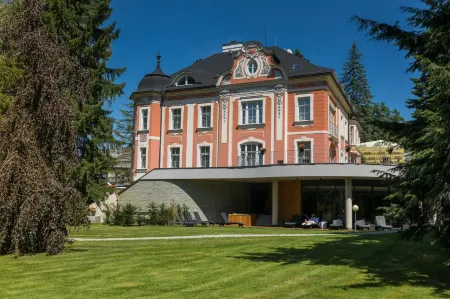 Wellness & Spa hotel Villa Regenhart Отели в г. Остружна