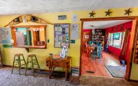 The Wanderlust Hostel Hotels in Gunnison