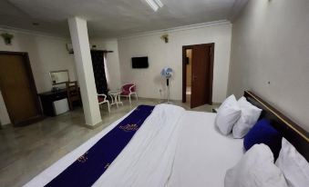 NUE-Crest Hotels & Suites