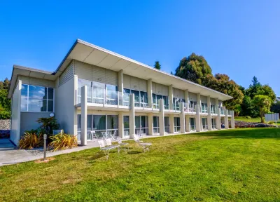 Marakura Deluxe Motel Отели рядом с достопримечательностью «Лейк Генри Вьюинг Дек»