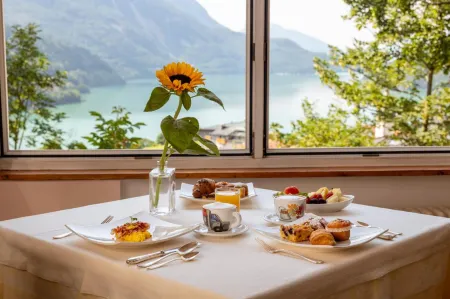 Hotel Londra Slow Living Molveno Отели рядом с достопримечательностью «Lake Molveno»