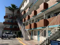 Hotel Guillen Hotels near CENTRO COMERCIAL LA GLORIA