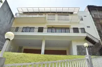 Kerinci Hill Holiday Home, Dago Golf (for Families Only) Hotels in Coblong