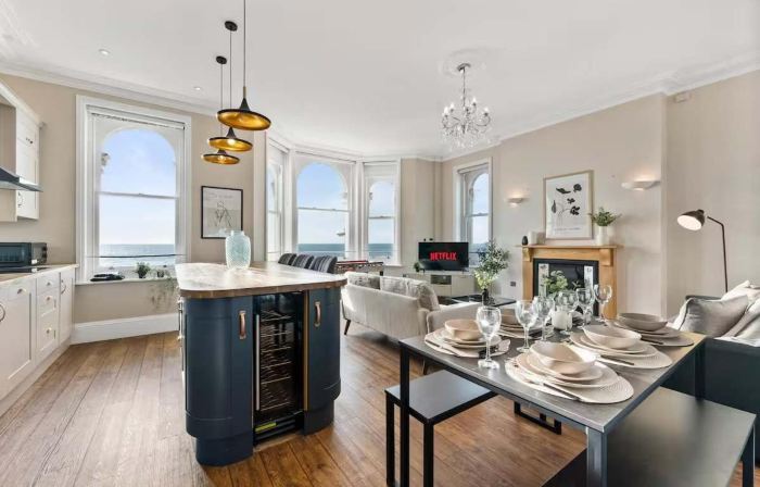 Seafront Duplex Worthing Beach - Sea Views 8 Guests