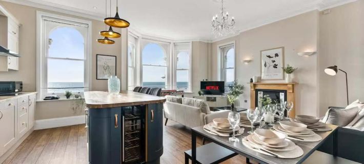 Seafront Duplex Worthing Beach - Sea Views 8 Guests Hotels in Worthing