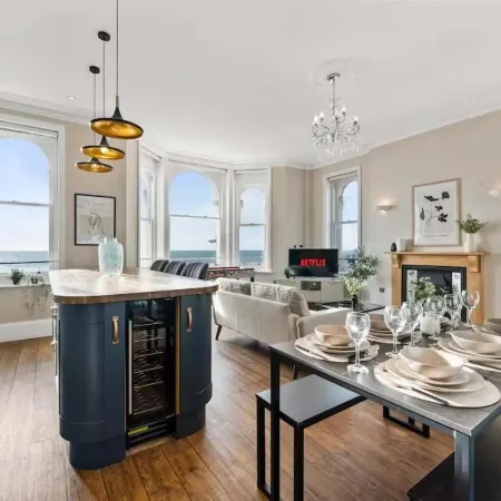 Seafront Duplex Worthing Beach - Sea Views 8 Guests