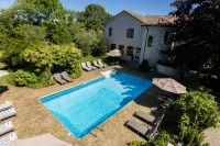 The Villa Bed and Breakfast - Pools