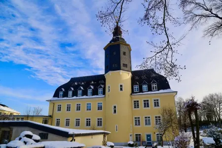 Schlosshotel Domäne Walberberg Отели рядом с достопримечательностью «Swister Tower»