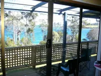 Sommers Bay Beach House Hotels in Carlton