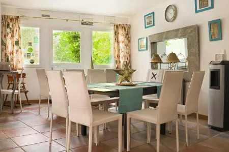 Logis Hôtel la Villa Boucicaut Отели в г. Шамфоржёй