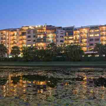 The Mirage Resort Alexandra Headland Hotel Exterior
