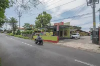 RedDoorz Near Kampus Ump Purwokerto Hotels in Kecamatan Kembaran