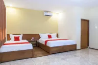 RedDoorz near Baluran National Park Hotel di Wongsorejo