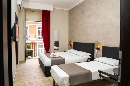 Napoli City Rooms Отели рядом с достопримечательностью «Piazza Garibaldi»