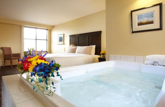 1. 템플 가든스 호..