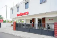 RedDoorz Syariah Near Universitas Jenderal Soedirman 2 Hôtels à : Purwokerto