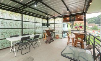 RedDoorz Plus Near Jungeland Sentul