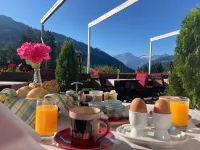 Hotel Alpenrose Mit Gourmet-Restaurant Azalée فنادق في Jaun