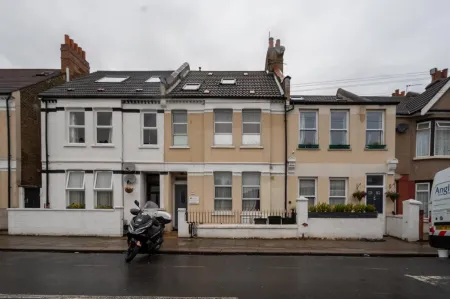 Flexistay Aparthotel Tooting Отели в г. Мичам