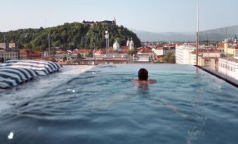 Neu Residences Smart Stay